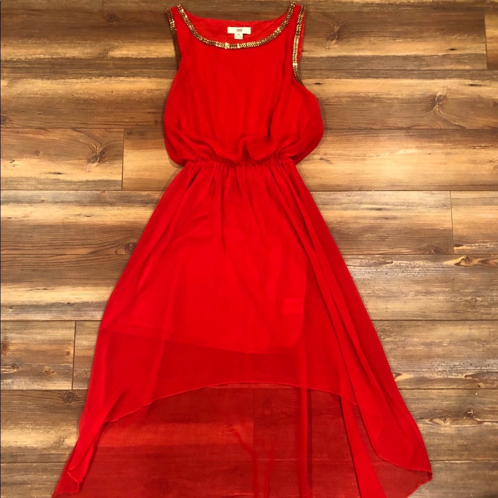 ✨5/$25✨ Red Hi-Low Flowy Dress Med Chain Detail